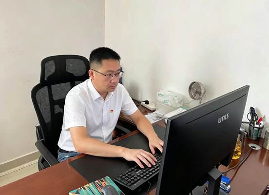 供应链分公司优秀党务工作者石锐